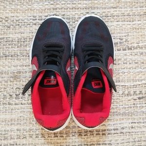 Boys Size 2Y Nike tennis Shoes